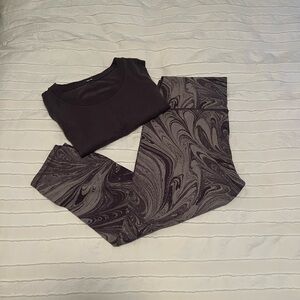 Athleta workout set. Transcend 7/8 leggings size XL. Plum and lavender swirl.
